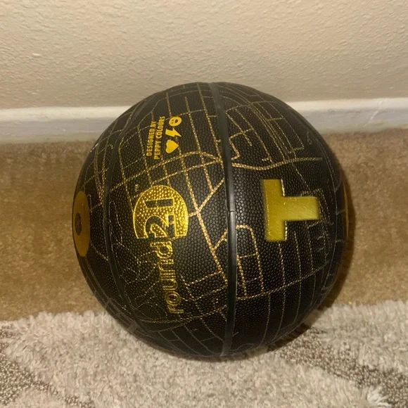 Toronto Edition Collector's Basketball Round21 - Picture 3 of 9